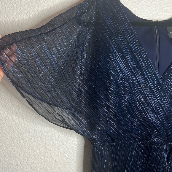 NWT-Adrianna Papell Metallic Crinkle dress, size 8. - Picture 7 of 16